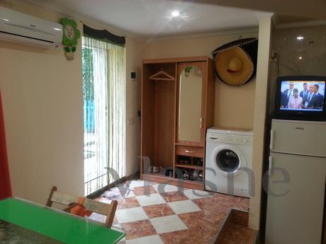 apartment with separate entrance and pat, Alushta - apartment by the day