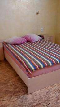 Rent in Berdyansk travel half-house with separate entrance. 