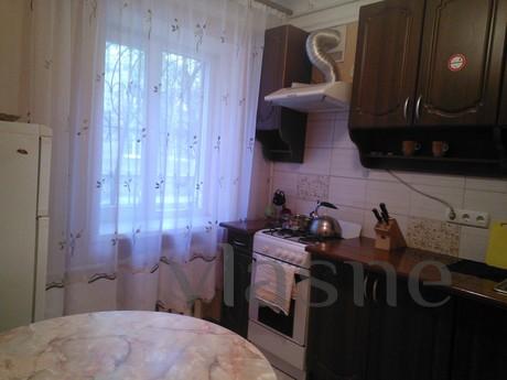 Well-maintained 2-bedroom apartment, Berdiansk - apartment by the day