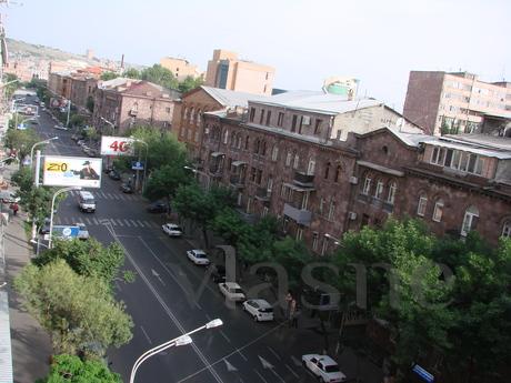 Modern Apartment in the City Center, Ереван - квартира посуточно