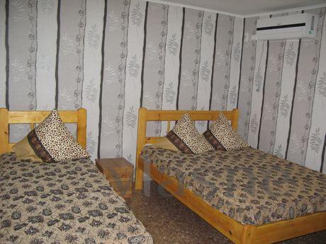 Quiet area, 7 minutes from the sea. Three bed rooms (2 +1). 