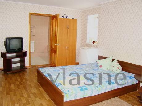 Rooms are priced 50 m from the beach, Sl, Berdiansk - apartment by the day