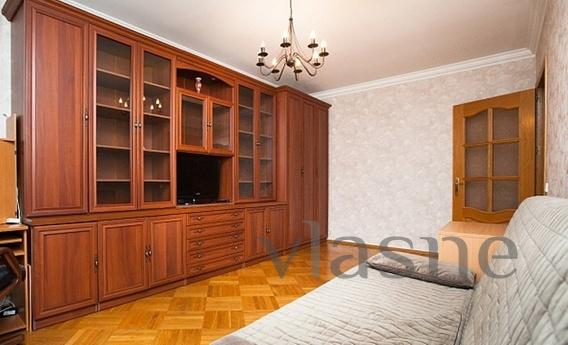 Clean, comfortable 2-bedroom apartment, Almaty - apartment by the day