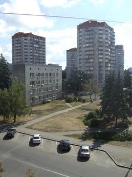 Удобные апартаменты 50кв.м. с балконом, Киев - квартира посуточно