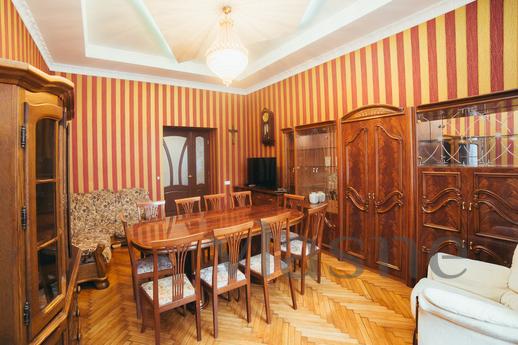 4 odalı VIP daire, Lviv - günlük kira için daire