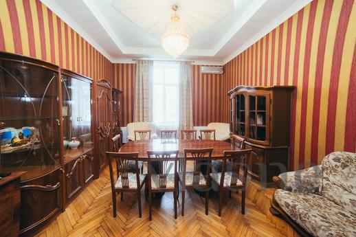 4 odalı VIP daire, Lviv - günlük kira için daire