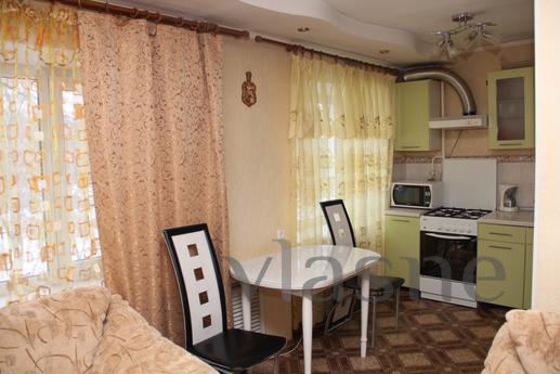 Excellent 3-bedroom apartment yoh, Karaganda - günlük kira için daire