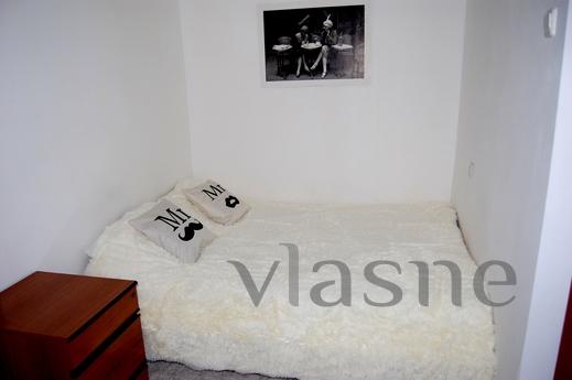 Good apartment in Goloseevka street 3. Excellent location in