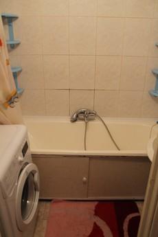 One bedroom apartment near the center JU, Tyumen - günlük kira için daire