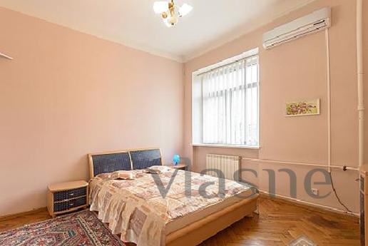2 bedroom separate apartment m. Arsenal, Kyiv - günlük kira için daire