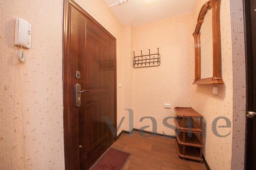 Bright studio in a good area, Krasnoyarsk - apartment by the day