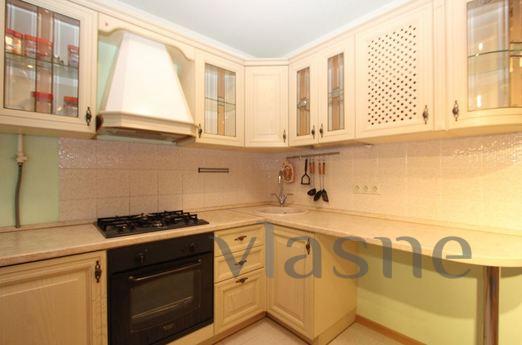 The apartment is in the heart of the cit, Krasnodar - günlük kira için daire