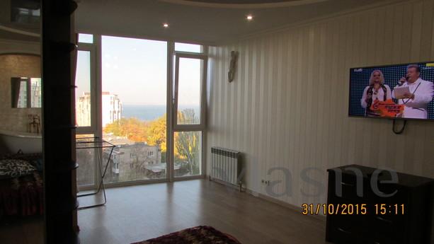 4 bedrooms with sea views 200 m, Odessa - apartment by the day