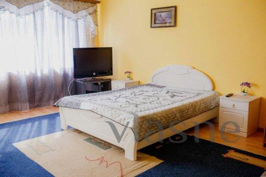1-bedroom comfortable apartment in the city center. Daily, h