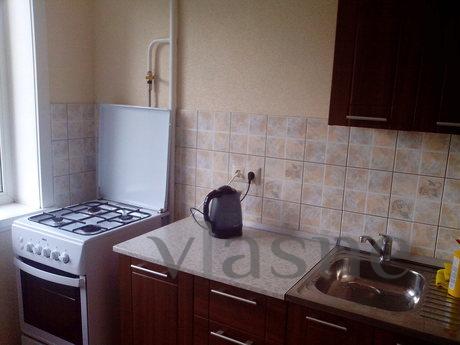 2-bedroom apartment in the city center, Kemerovo - günlük kira için daire