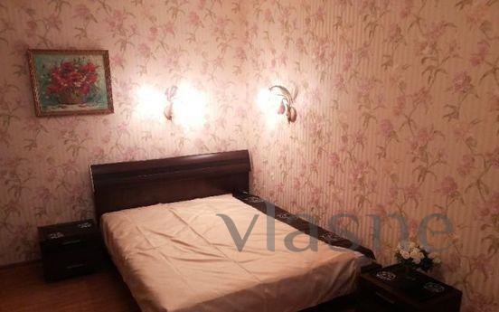 Расположена в пешей доступности от метро. Рядом находится бо