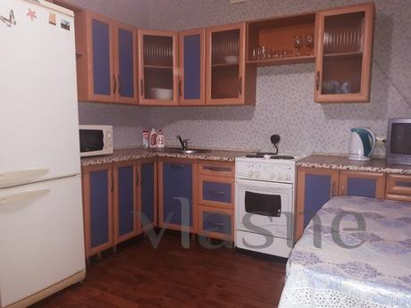 Clean, not smoky, sleeps 4, Novosibirsk - apartment by the day