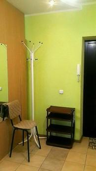 Clean, not smoked, 4 beds, Novosibirsk - apartment by the day