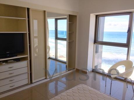 Three bedroom apartment on the beach, Натанья - квартира подобово