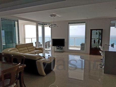 Penthouse on the beach, Netanya - günlük kira için daire