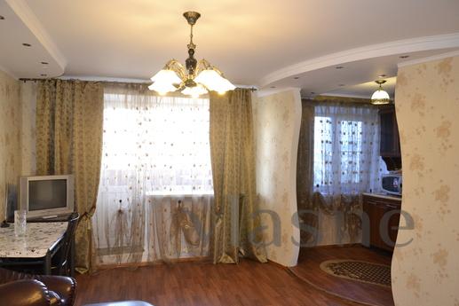 2-bedroom apartment in the center, Kemerovo - günlük kira için daire