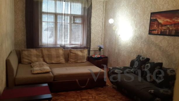 Bedroom apartment stalinka large with high ceilings. Near Bu