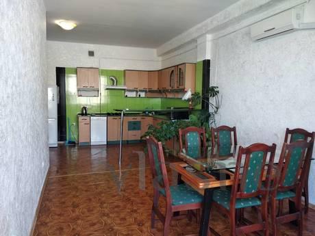 2-bedroom, Lüfsdor Road 140/1, Odessa - apartment by the day