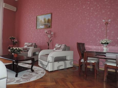 2 bedroom apart., district Deribasovskay, Odessa - apartment by the day