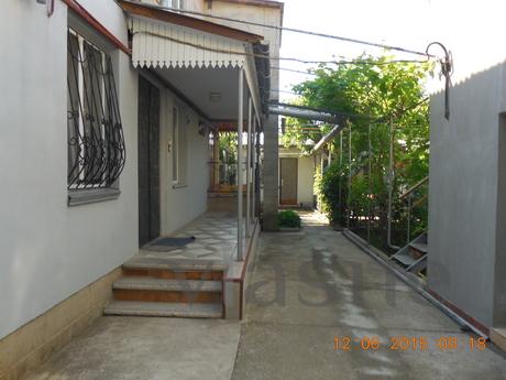 Own 3-bedroom house, Yevpatoriya - apartment by the day