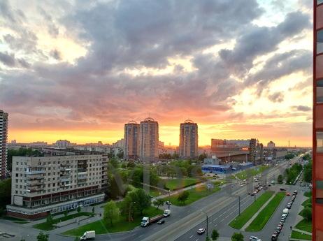 Bright apartment close to the metro, Saint Petersburg - günlük kira için daire