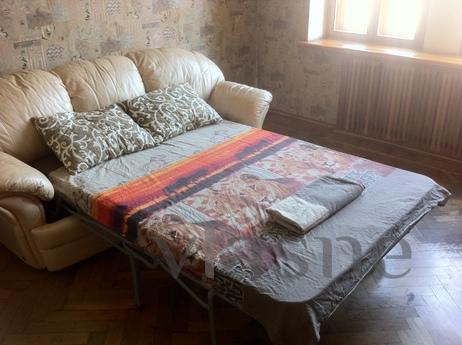 A room in a comfortable 4eh bedroom apartment near Musical C