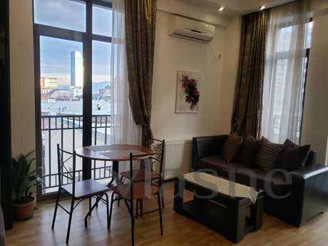 The apartment is located near Metro Liberty Square
Mестополо