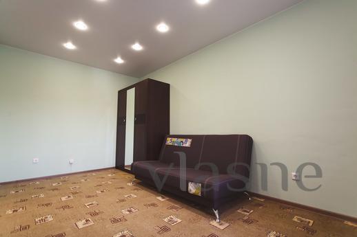 The apartment is in a new building, Tyumen - günlük kira için daire