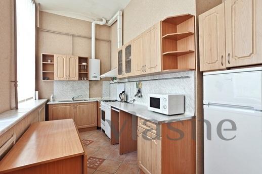 Apartment with designer renovation, Новокузнецьк - квартира подобово