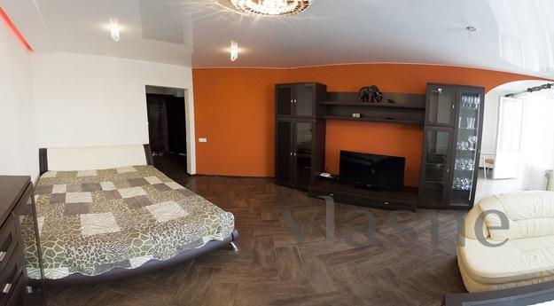 1 Bedroom bright studio, Tyumen - apartment by the day