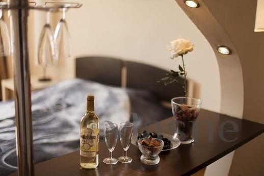 1 Bedroom clean apartment in the center, Tyumen - günlük kira için daire