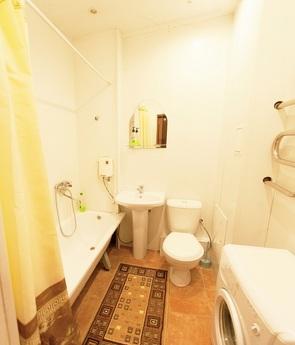 1 Bedroom clean apartment, Tyumen - günlük kira için daire