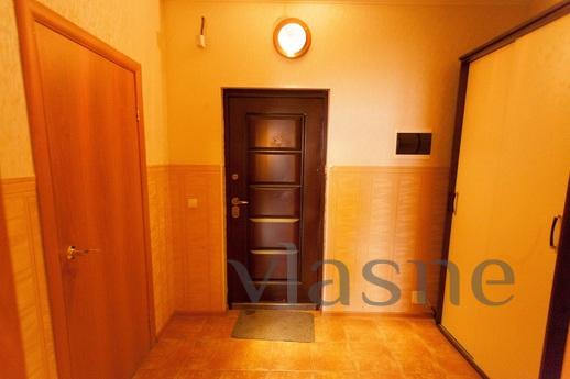 1 Bedroom clean apartment, Tyumen - günlük kira için daire