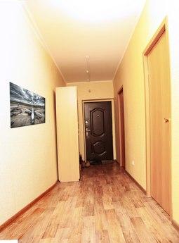 Bedroom bright apartment, Tyumen - apartment by the day