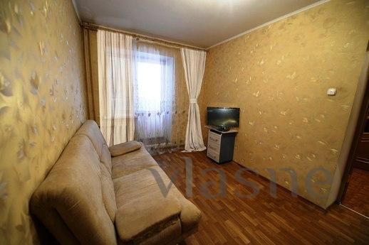 Bedroom bright apartment, Tyumen - apartment by the day