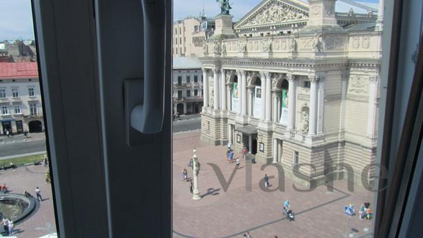 In the center with views of the opera, Lviv - apartment by the day
