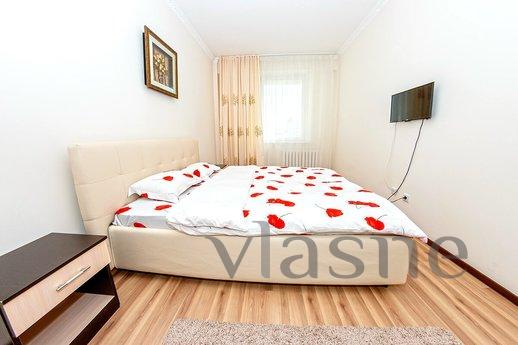 Luxury 3 bedroom overlooking LCD Nursaya, Астана - квартира подобово