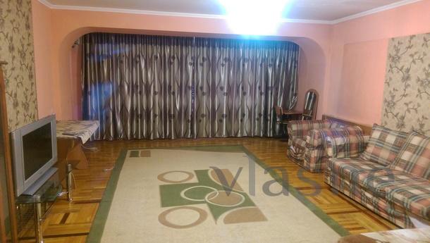 Comfortable 3-bedroom apartment, Almaty - apartment by the day