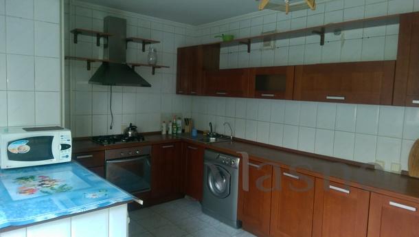 Comfortable 3-bedroom apartment, Almaty - günlük kira için daire