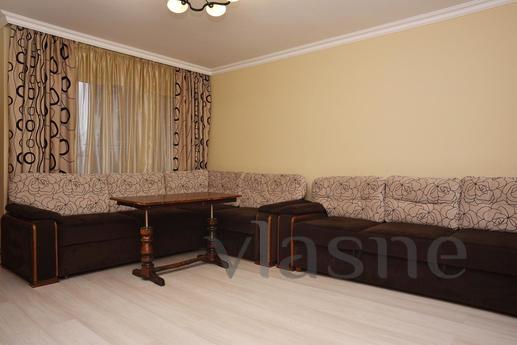 I rent the 3-room apartment in the center of Kiev on the str