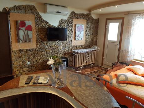 a small cottage with sea view, Odessa - apartment by the day