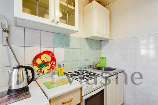 1 bedroom apartment near the metro, Moscow - apartment by the day