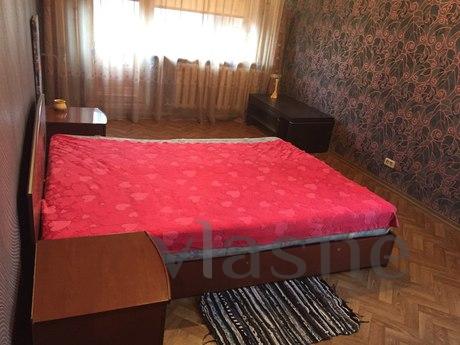 Excellent 3 bedroom apartment, Kemerovo - günlük kira için daire