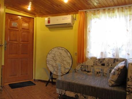 Cozy room in the private sector, Alupka - mieszkanie po dobowo