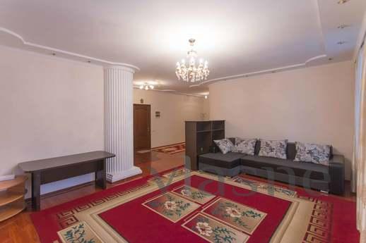Spacious and clean 2 bedroom apartment in the center of the 